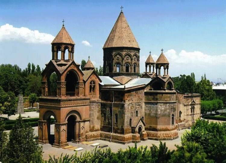 بازدید از کلیسای اچمیادزین بازدید از کلیسای اچمیادزین